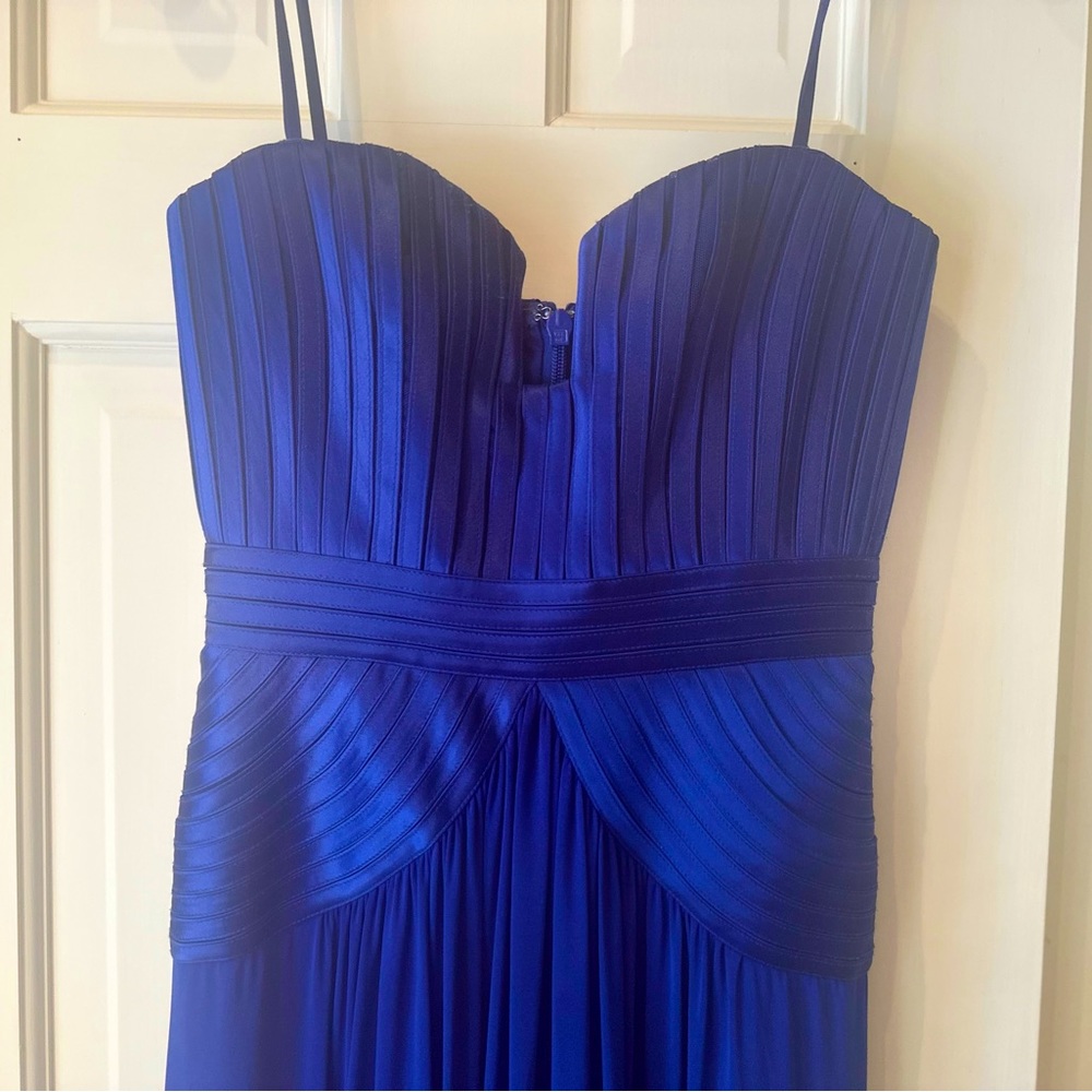Gorgeous strapless BGBG maxazaria xs gown